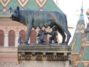Capitoline-Wolf-statue-Timisoara
